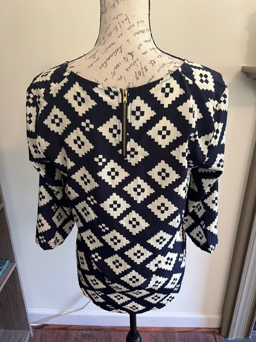 Timing Blue & White Geometric Aztec Print Blouse Shirt Classic M Office Career - Picture 4 of 8
